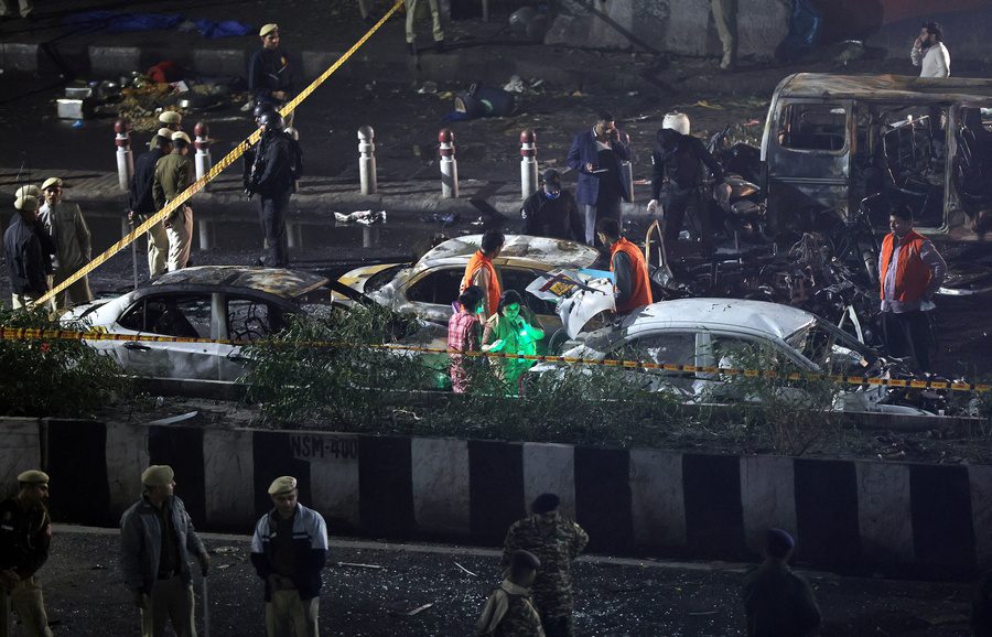 Car explodes in India’s Delhi - At least 8 dead and 20 injured - FYI